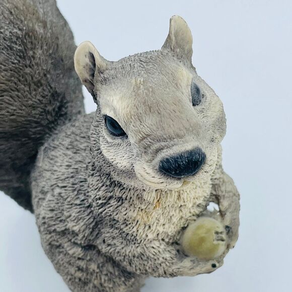 Vintage Castagna Realistic Gray Squirrel Holding Nut Figurine Made in Italy 1988 - Picture 5 of 10